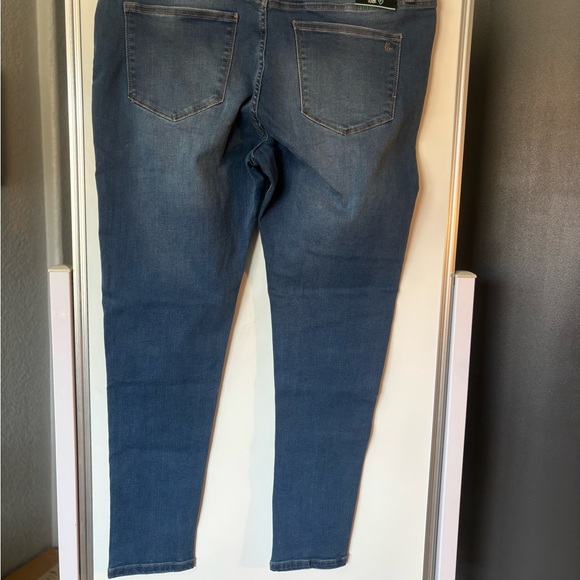 LuLaRoe Classic Blue Denim Jeans - Picture 4 of 5